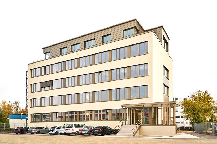 Sanierung eines Bürogebäudes - Firma Pneuhage in Karlsruhe